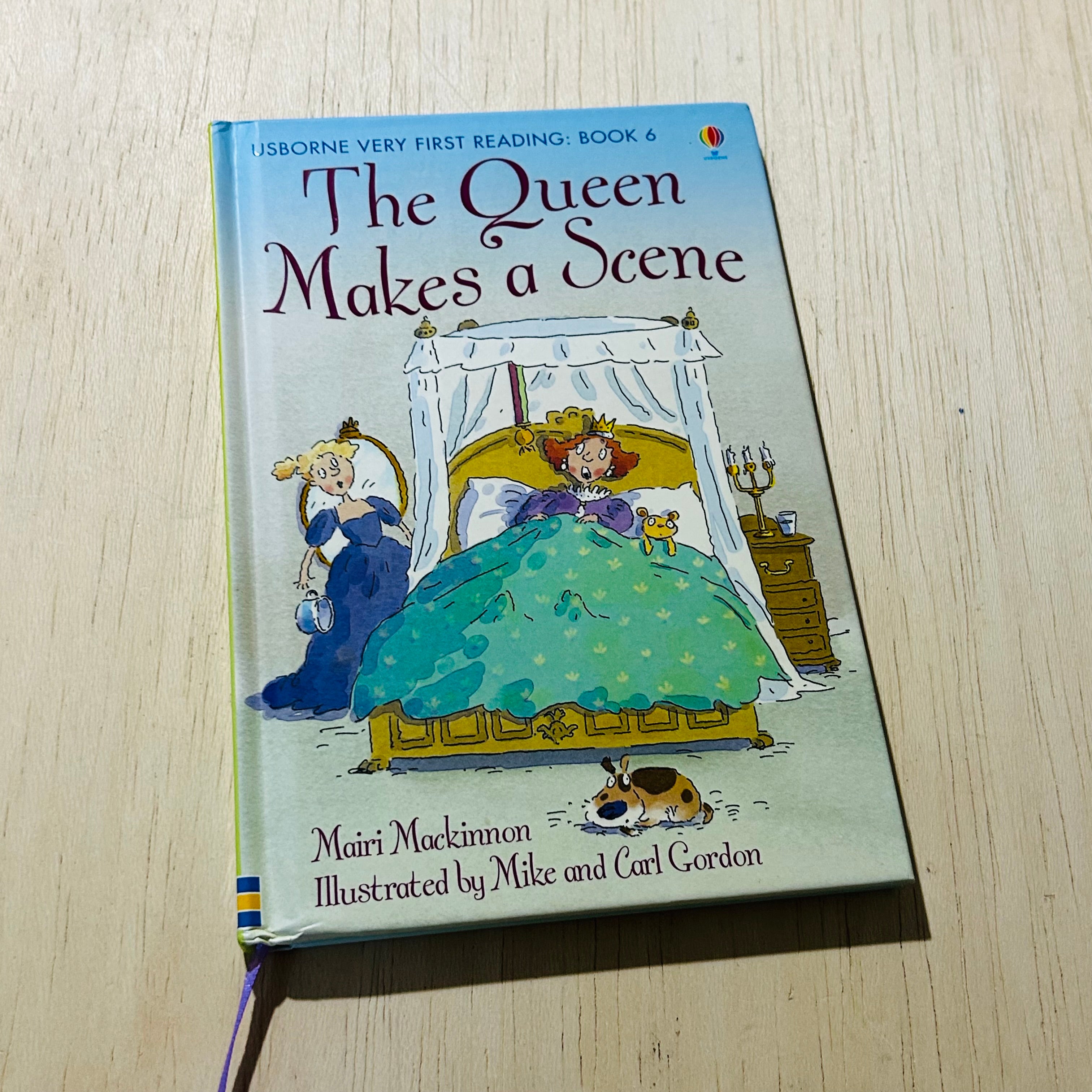 Usborne The Queen Makes a Scene - Hardcover