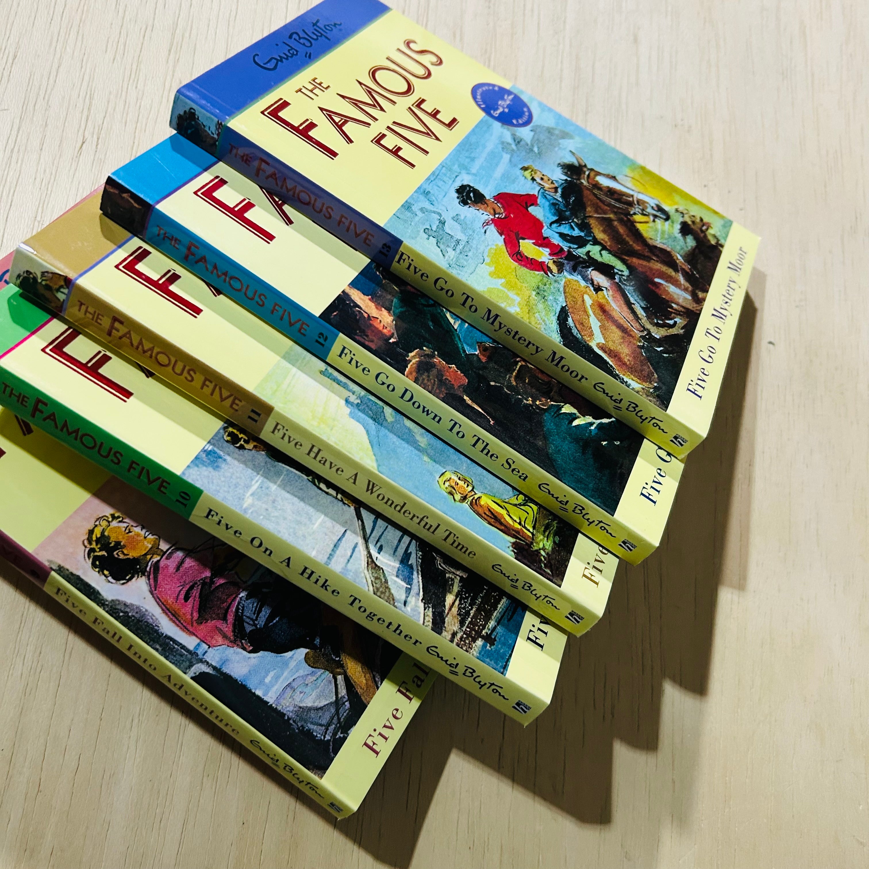 Famous Five 21 Book Set - NEW