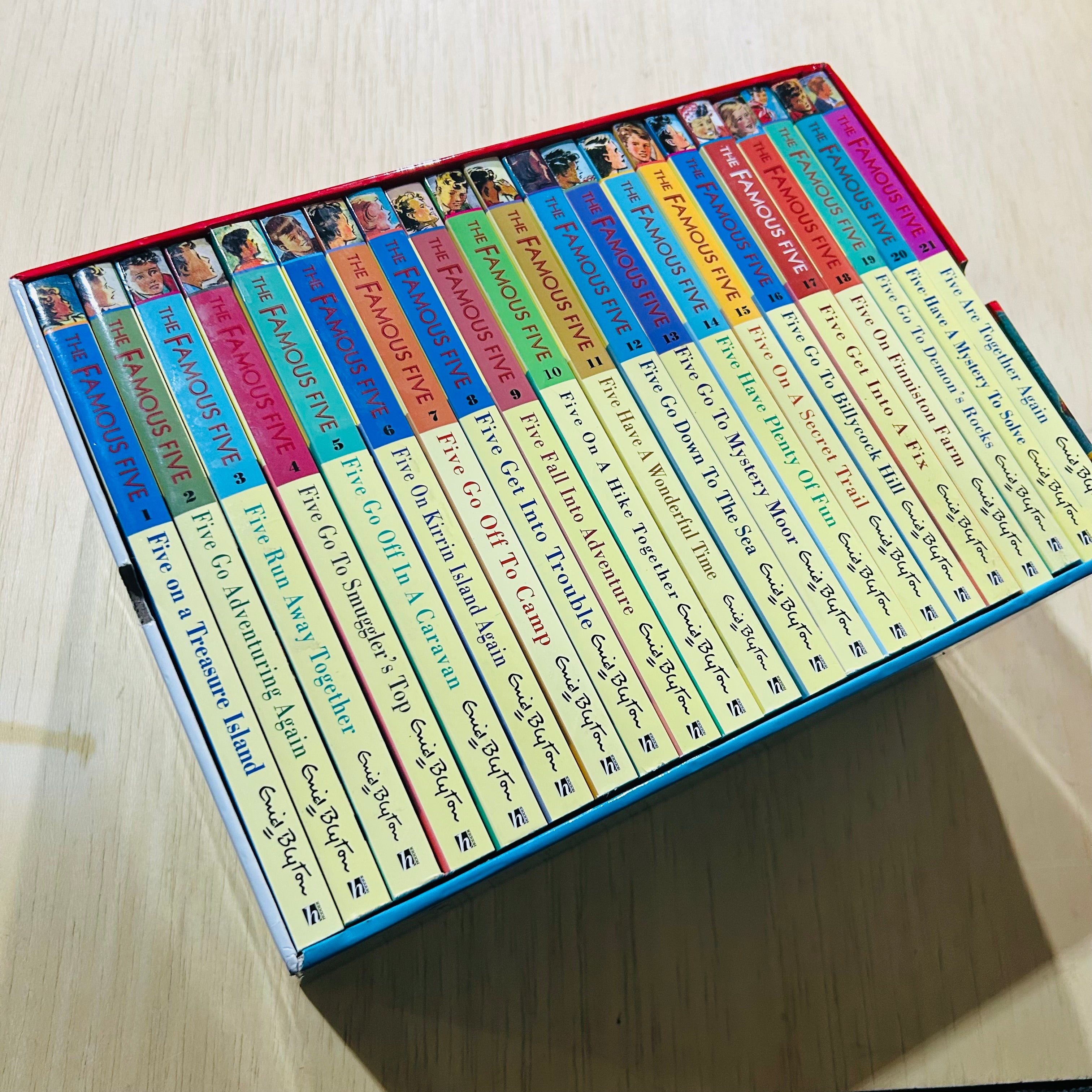 Famous Five 21 Book Set - NEW